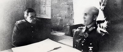 Маршал Л.А.Говоров допрашивает пленных фашистских генералов из группы армий «Курляндия». Май 1945 г.
